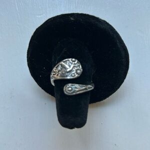 Elegant Silver Women's Ring